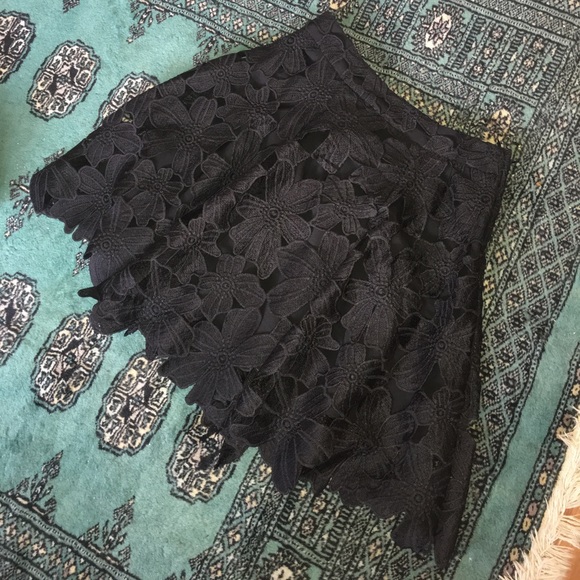 Black skirt - Picture 1 of 4