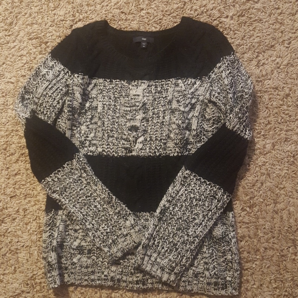 GAP sweater