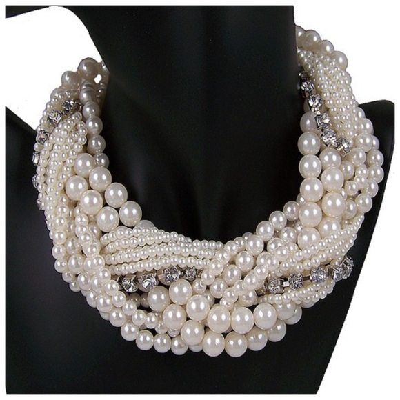 Chunky Faux Pearl Intertwined Crystals Necklace - Picture 2 of 3