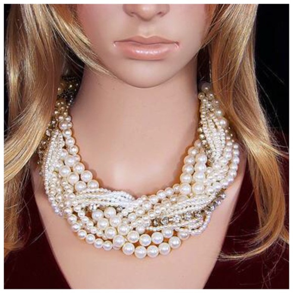 Chunky Faux Pearl Intertwined Crystals Necklace - Picture 3 of 3