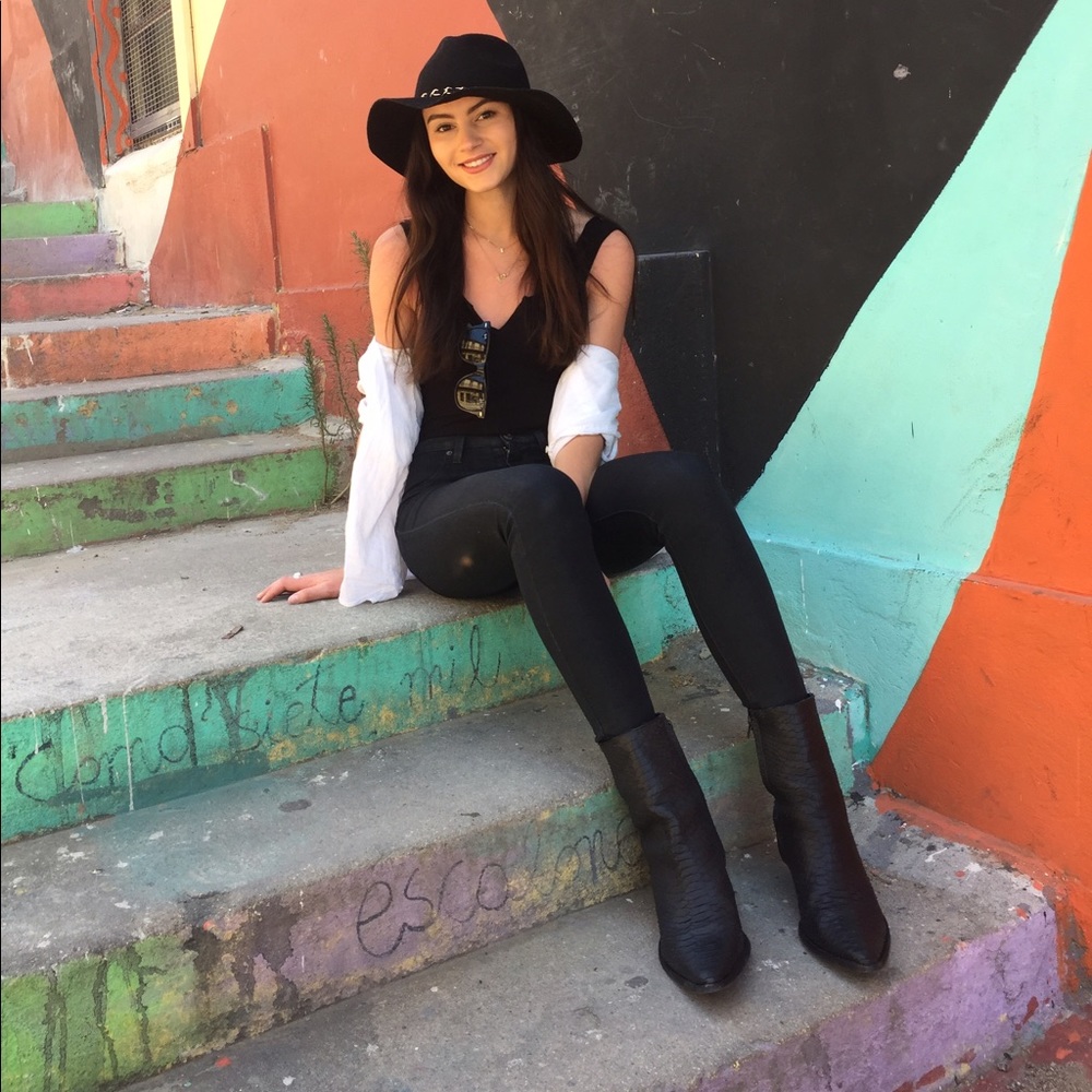 Meet your Posher, Jenna