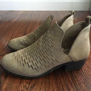 Ankle boots