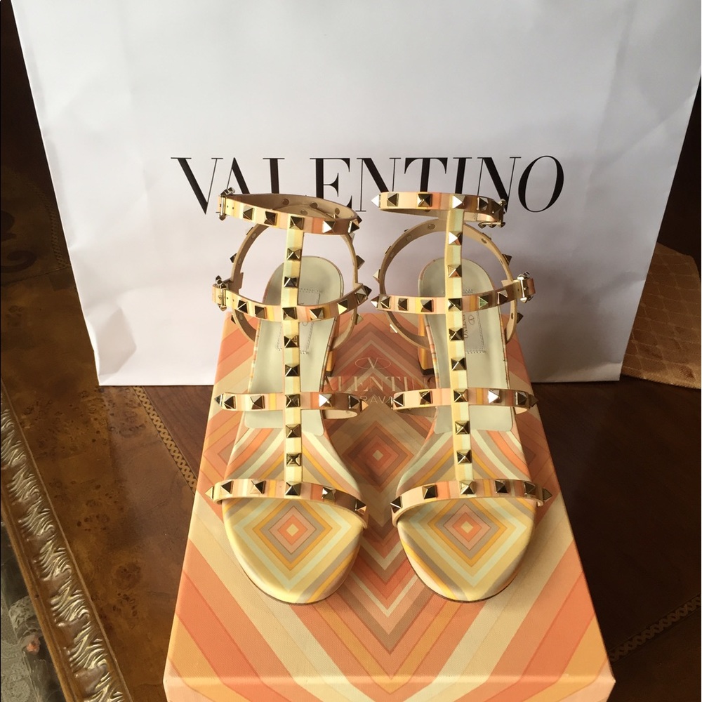 Valentino Garavani Rockstud sandal size 39.5