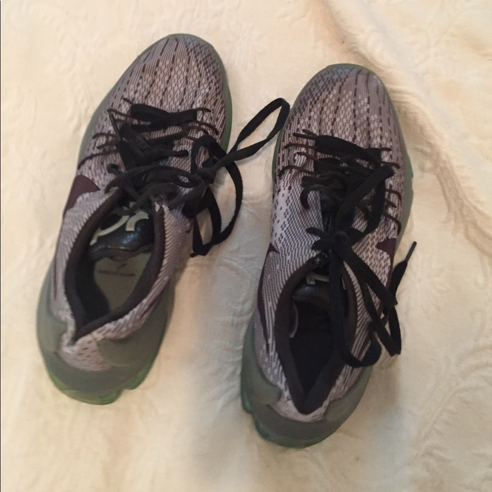 Kd size 6y sneakers