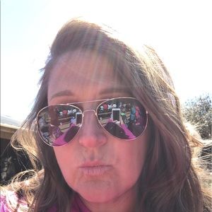 Meet your Posher, Farrah