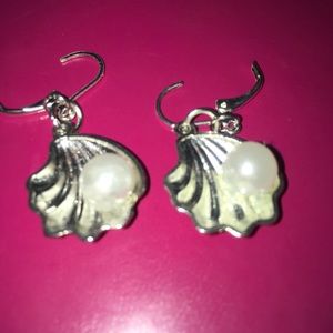 Oyster shell with "pearl" silver tone earring