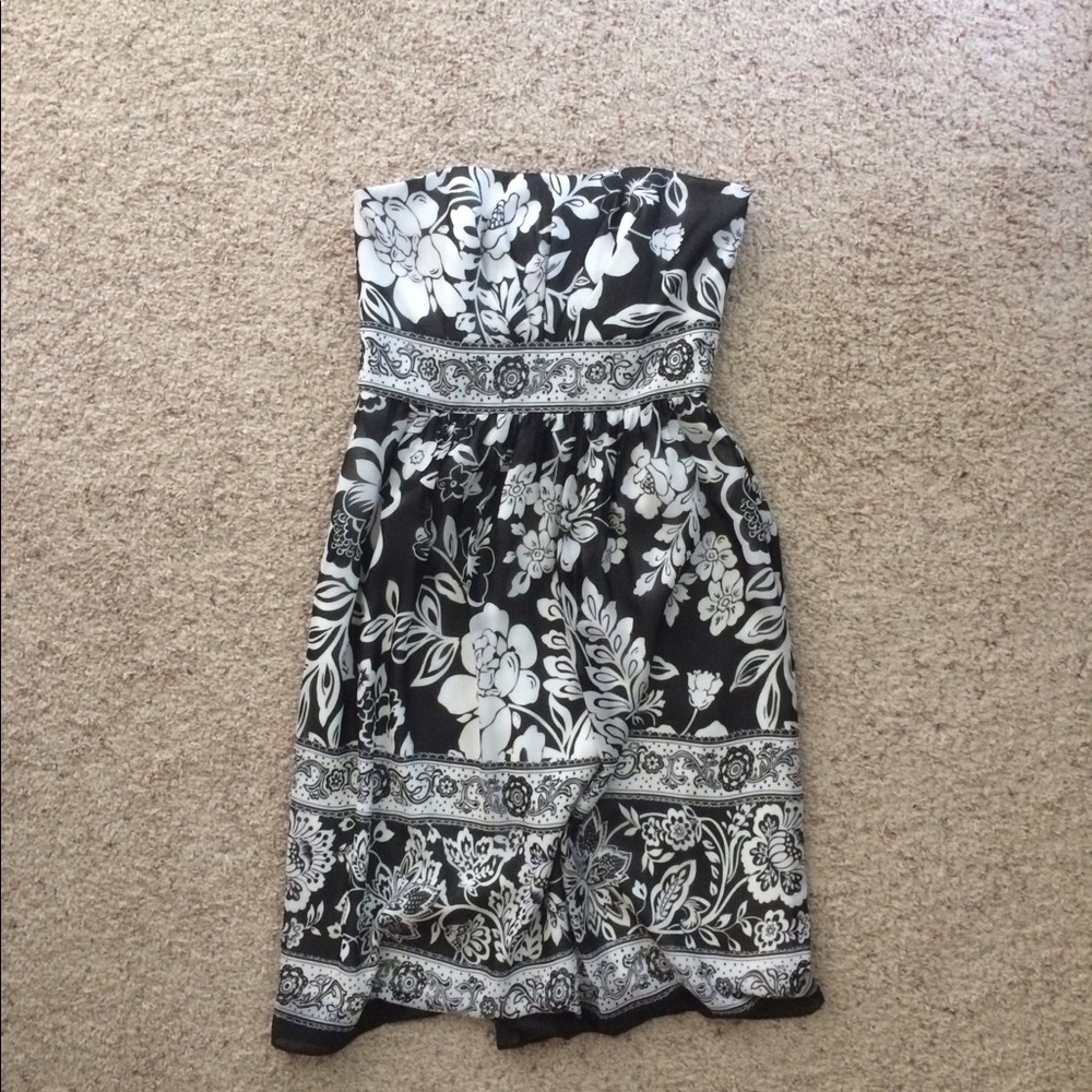 White House Black Market dress. Size 00.