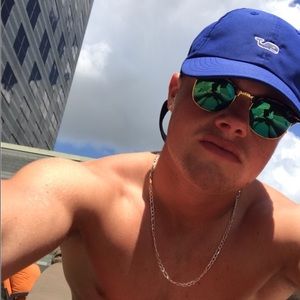 Meet your Posher, Sam