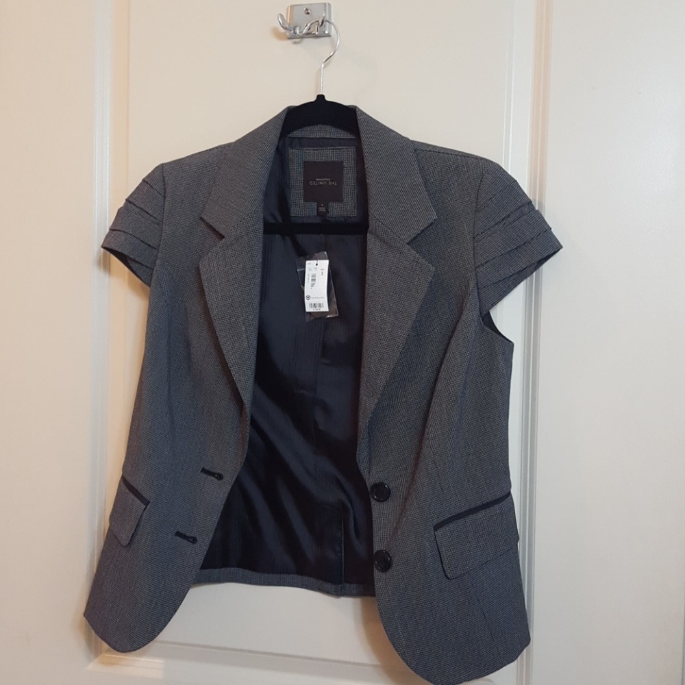 NWT The Limited Gray Cap Sleve Jacket. SIZE SMALL.