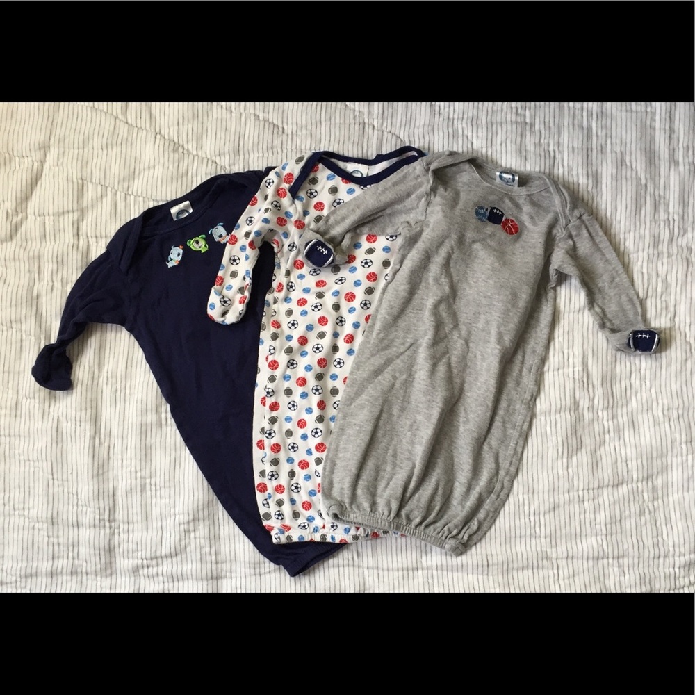 Gerber set of 3 boy's gowns 0-6 mo