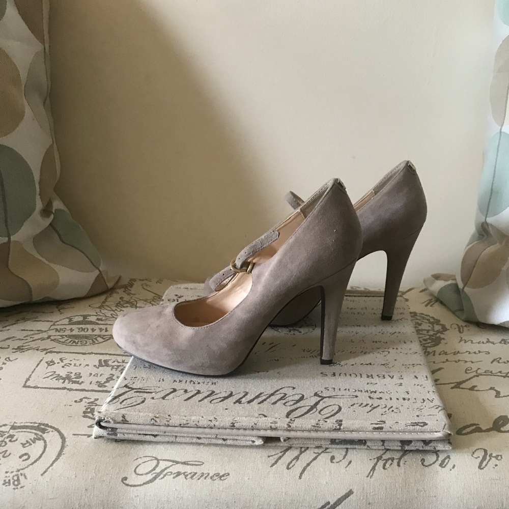 Guess Lavender Pumps