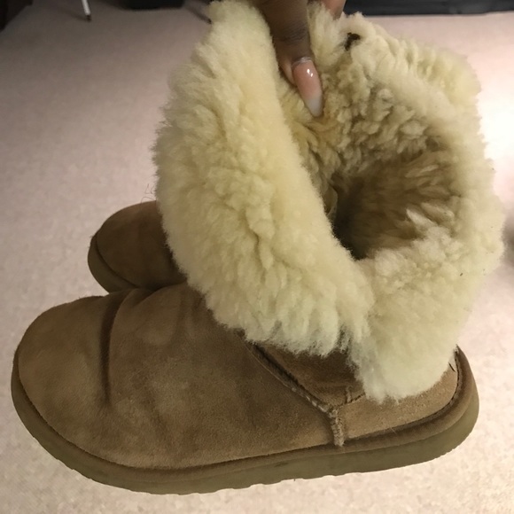 Tan Bailey Button Uggs - Picture 1 of 4