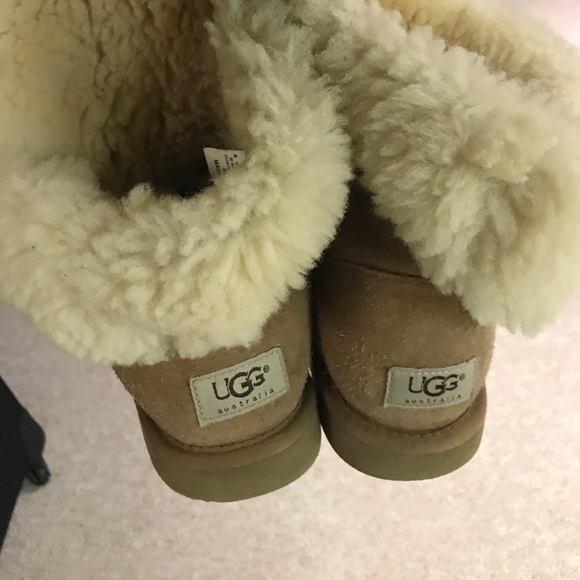 Tan Bailey Button Uggs - Picture 2 of 4