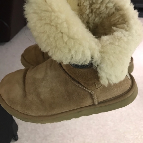 Tan Bailey Button Uggs - Picture 4 of 4