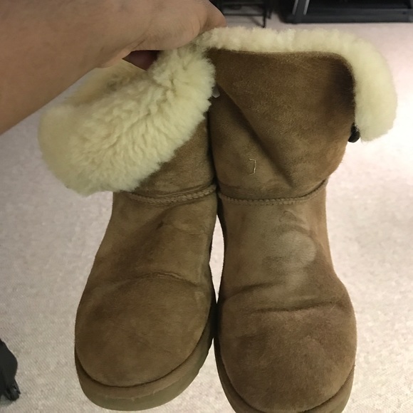 Tan Bailey Button Uggs - Picture 3 of 4
