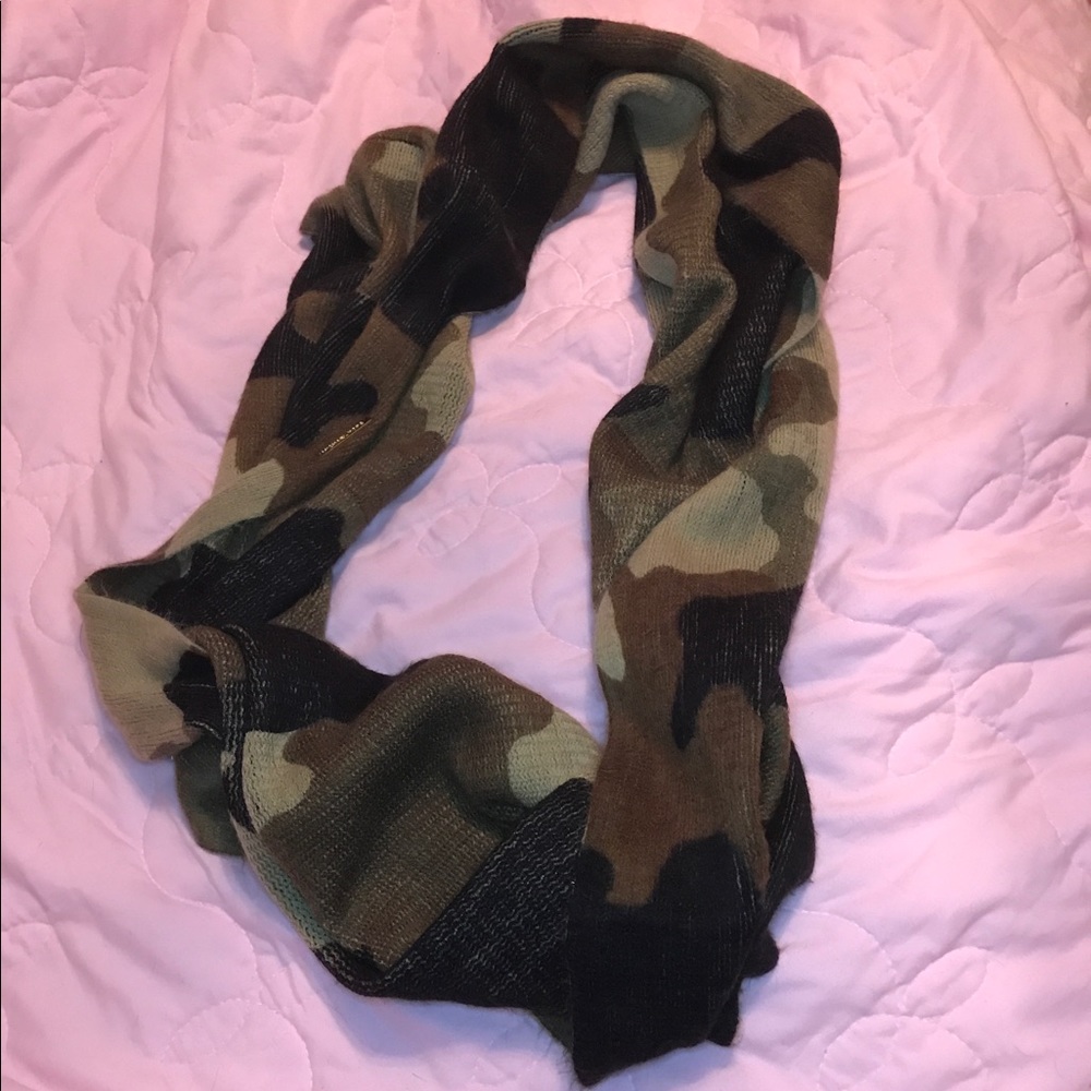 Michael Kors Camo scarf