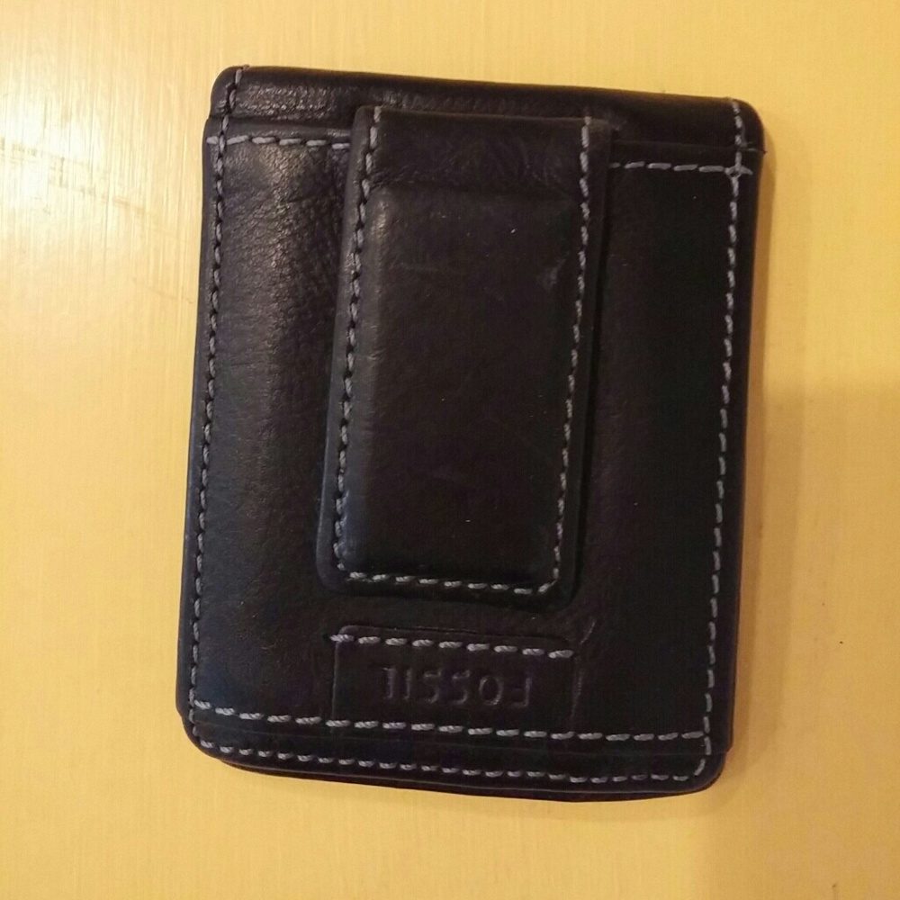 Fossil clip wallet