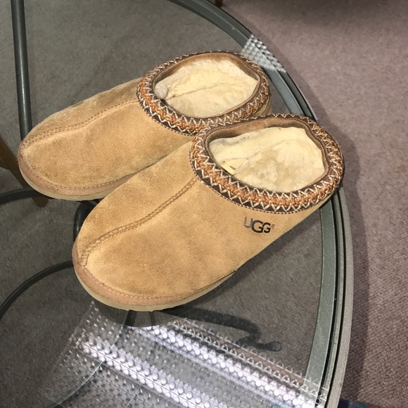 Women's Slipper Uggs - Picture 1 of 4