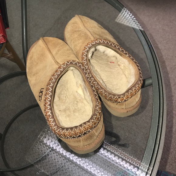 Women's Slipper Uggs - Picture 2 of 4