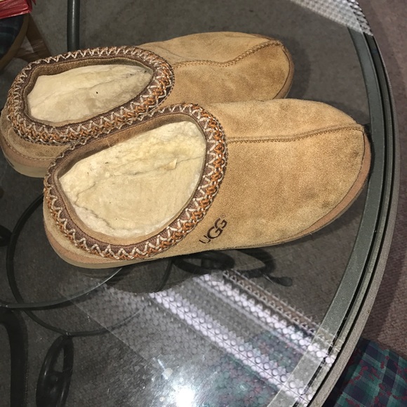 Women's Slipper Uggs - Picture 3 of 4