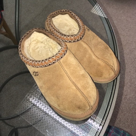 Women's Slipper Uggs - Picture 4 of 4