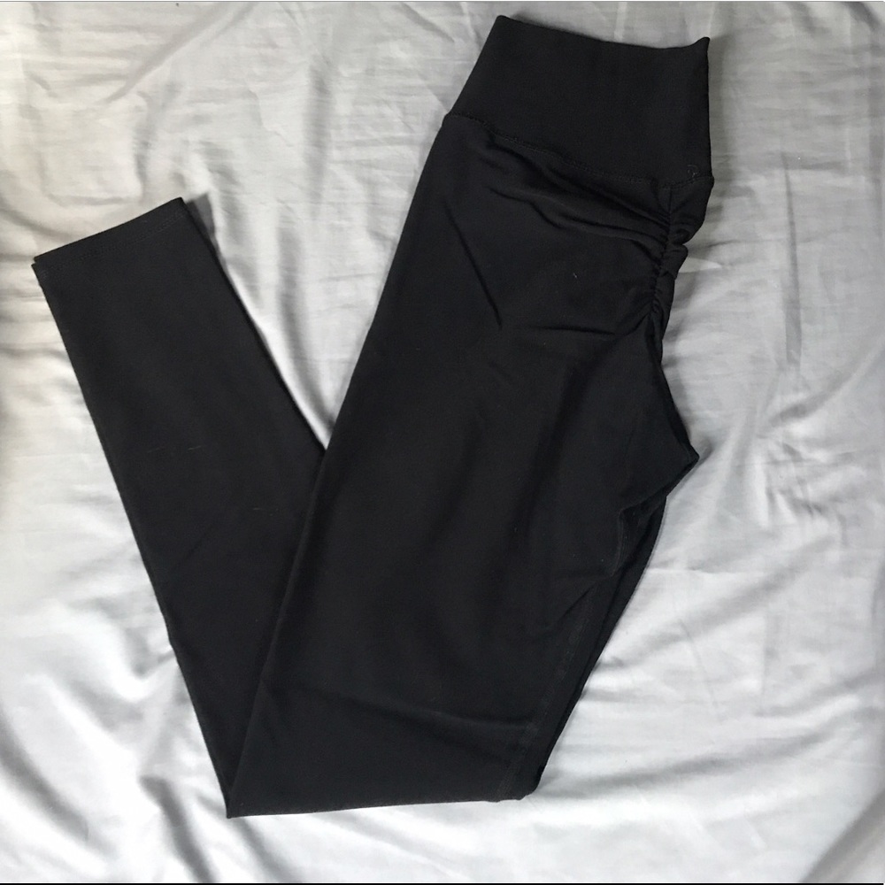 D Tina's Scrunch Booty Leggings 🖤
