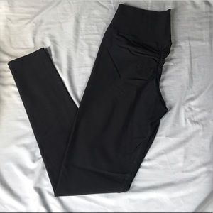 D Tina's Scrunch Booty Leggings 🖤