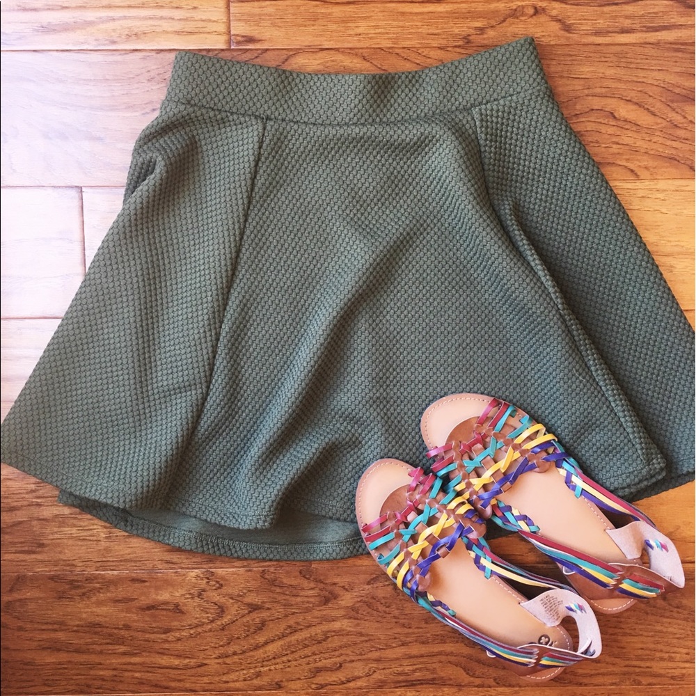 🐢H&M olive green skirt