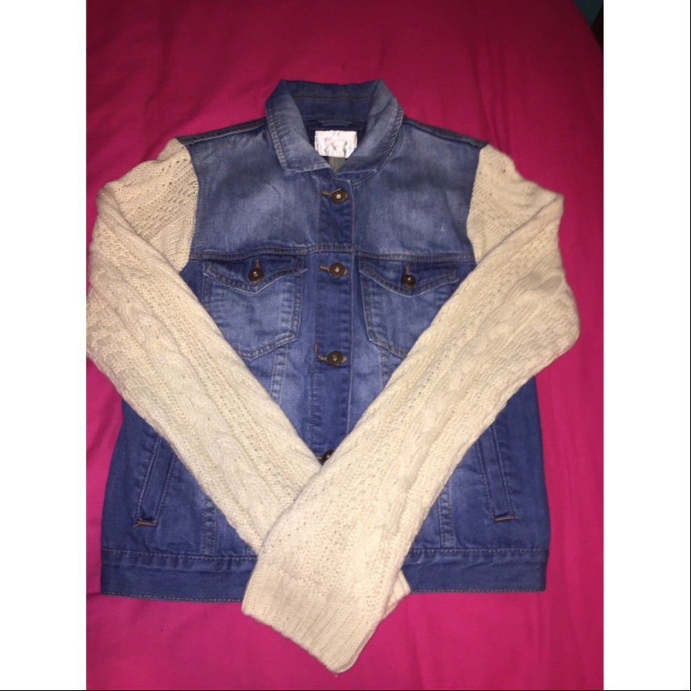 FOREVER 21 denim sweater with cream sleeves 😍