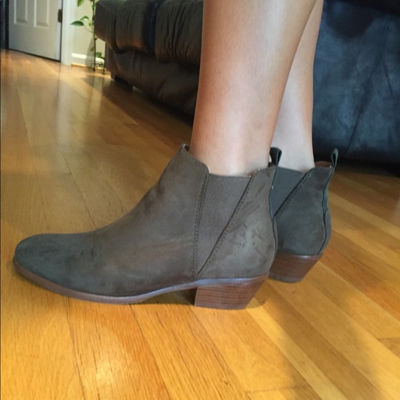 Shoes - Olive booties