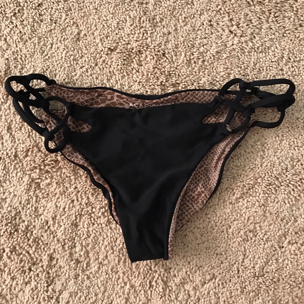 ✨SOLD✨ Acacia Nusa Bottoms