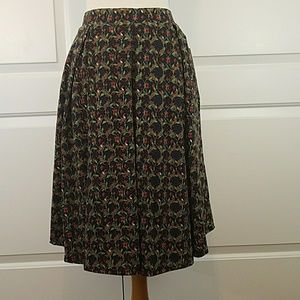 Pleated skirt with pockets