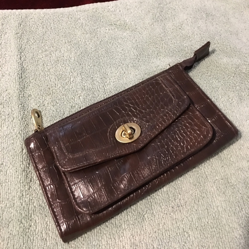 Brown icing wallet