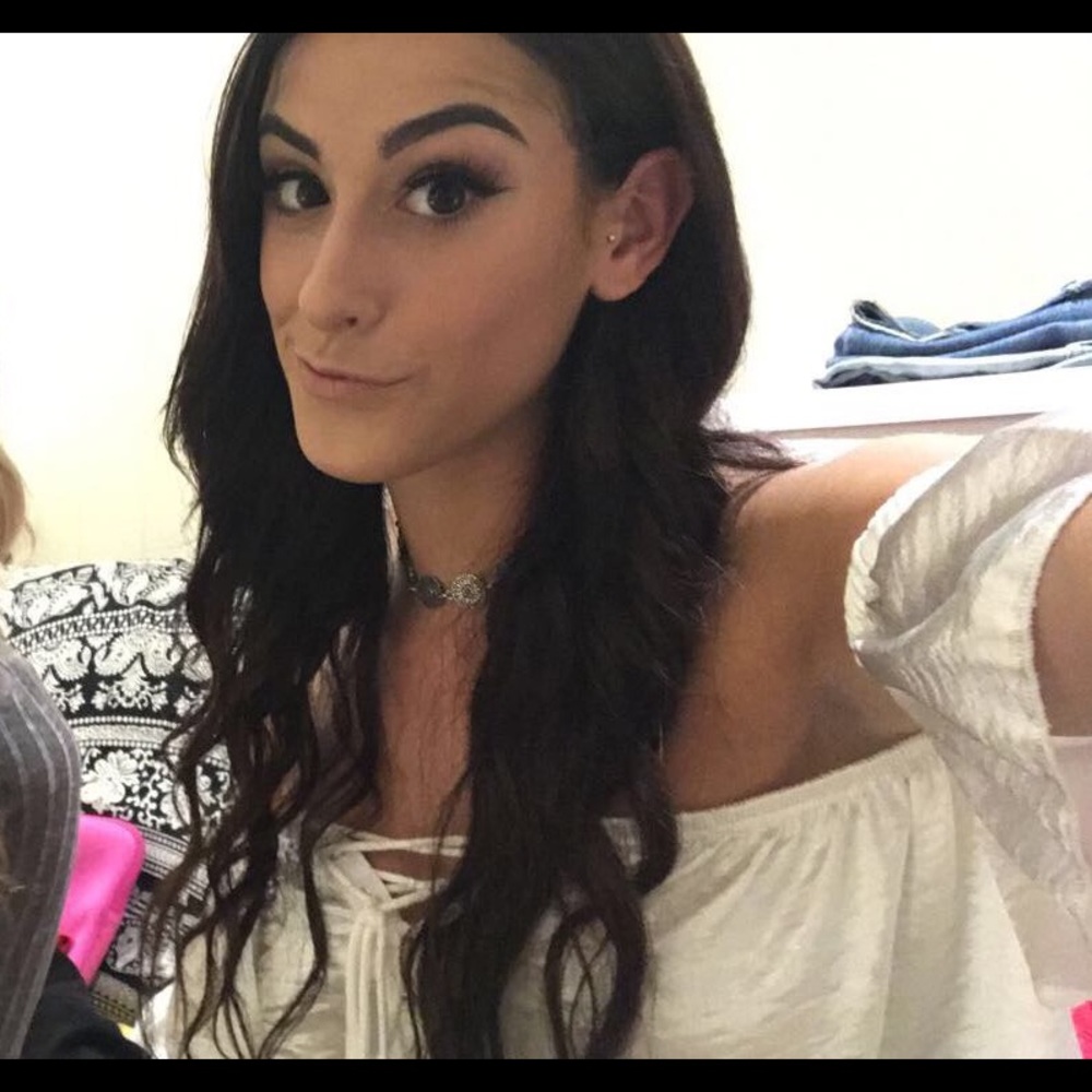 Meet your Posher, Carlye