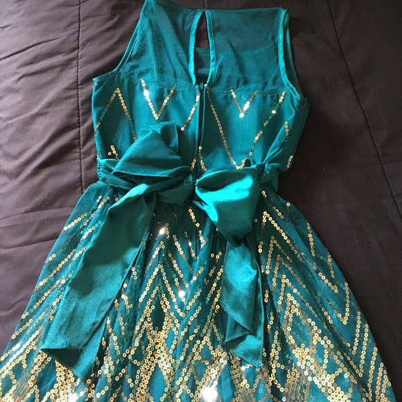 Formal dress - Picture 3 of 4