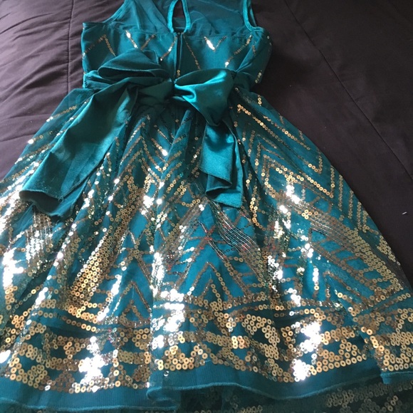 Formal dress - Picture 4 of 4