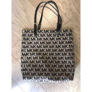 Classic, chic, and trendy Michael Kors purse