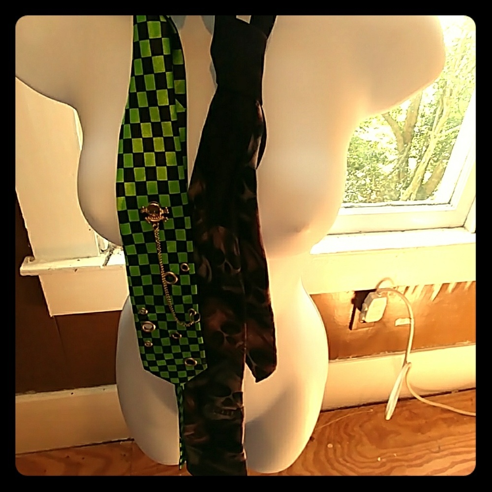 2 Skulls ties