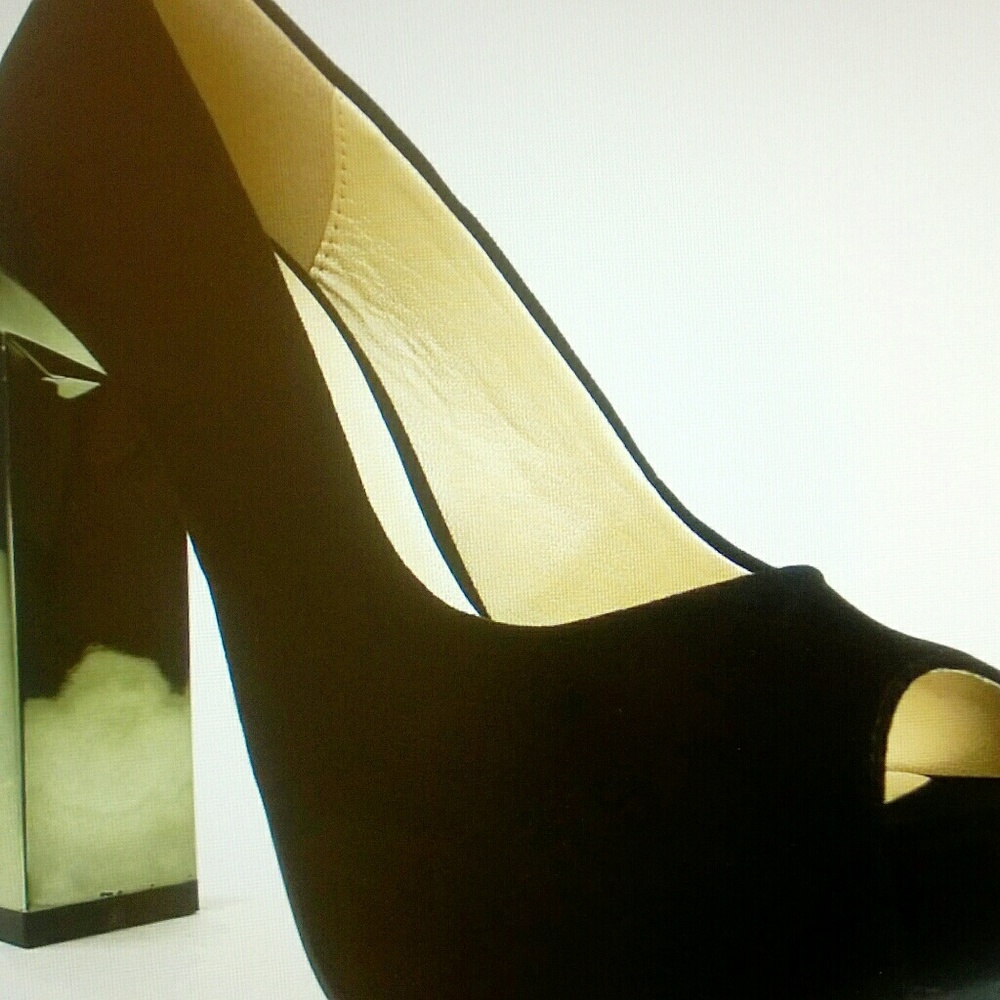 Wrapped platform pumps - Picture 2 of 3