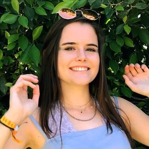 Meet your Posher, Caroline