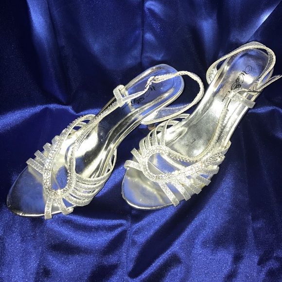 Silver heels - Picture 2 of 5