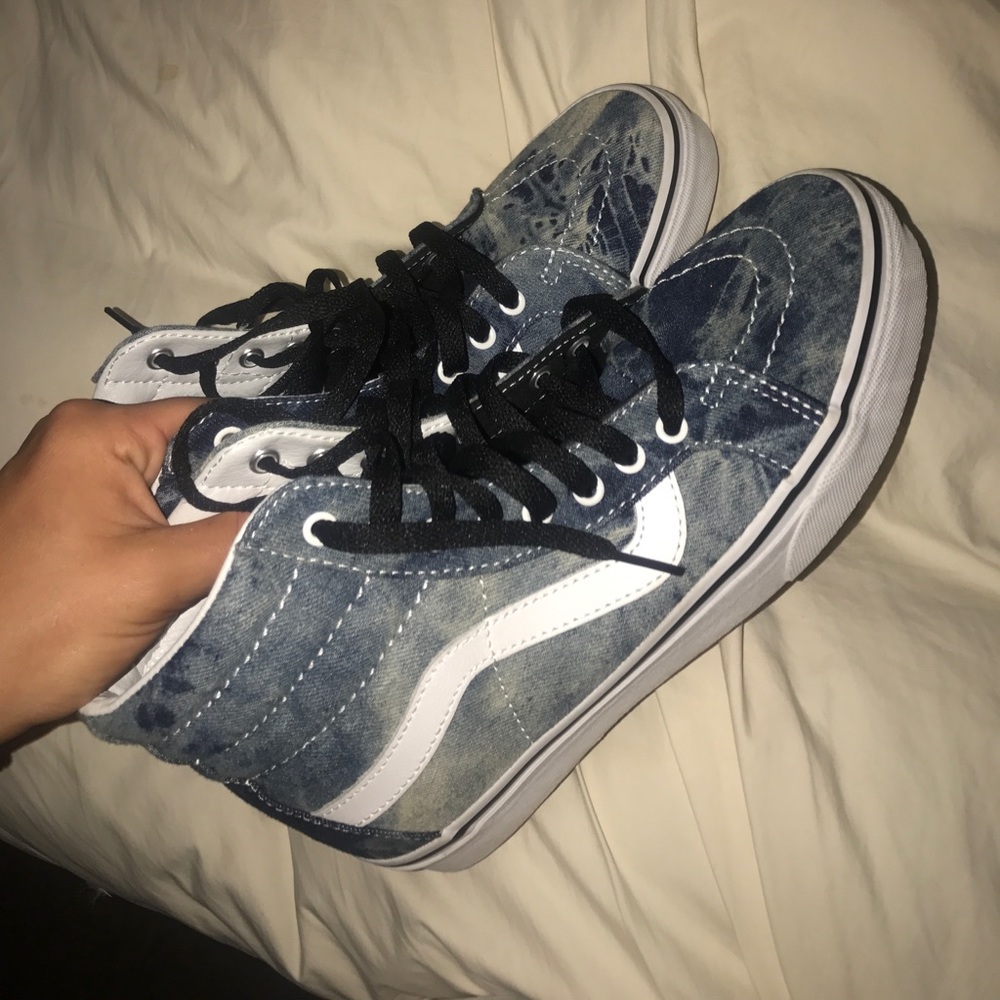 Vans size 8 women or 6.5 men. Worn once