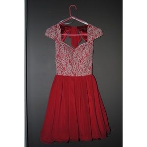 "Vintage" pink dress with lace