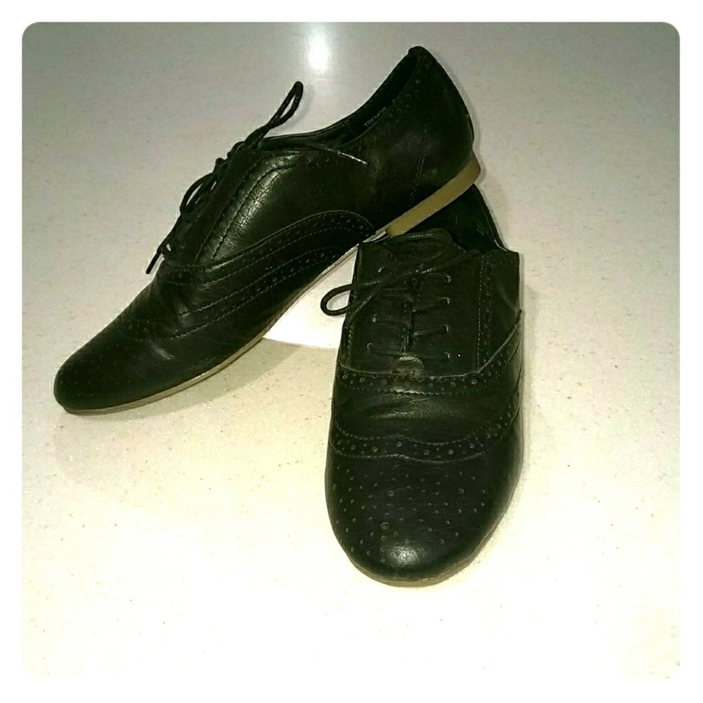 Cute & comfy Madden Girl Oxford flats