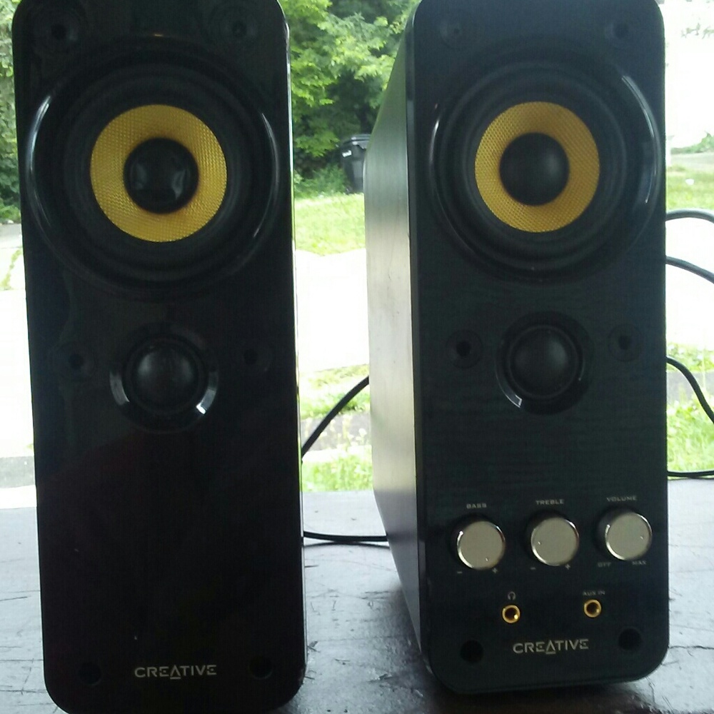 Cretive speaker