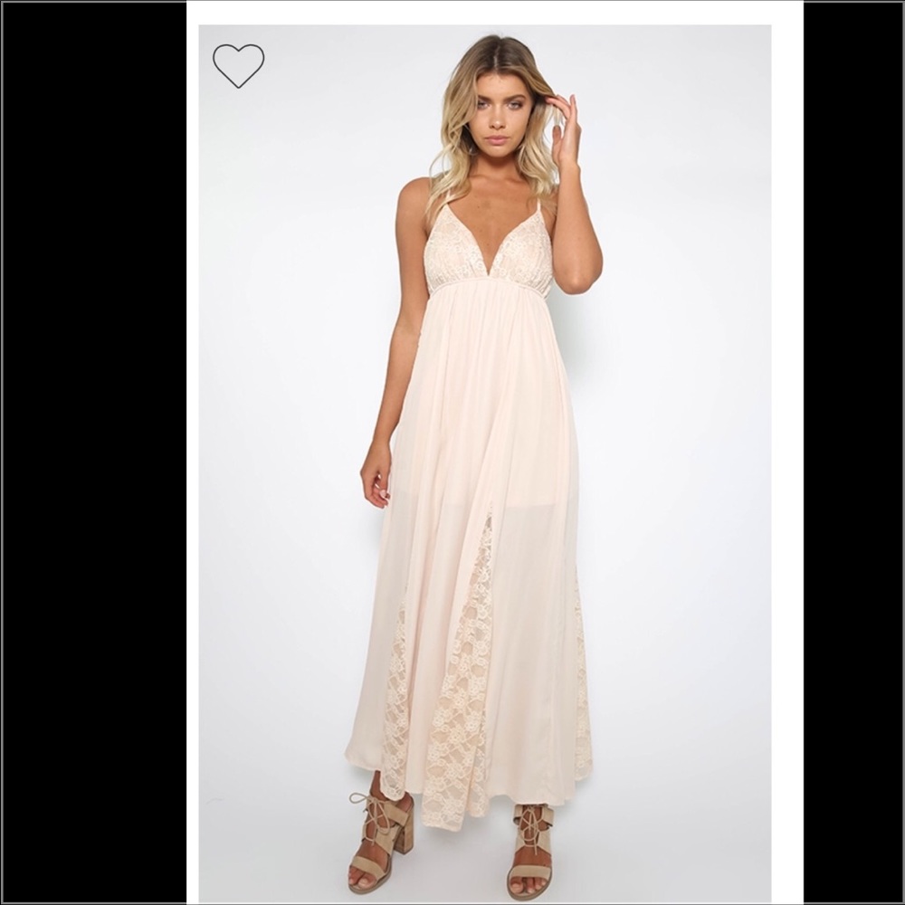 Rumor Boutique maci dress lace cream ASO V Neck