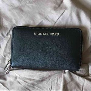Michael kors wristlet