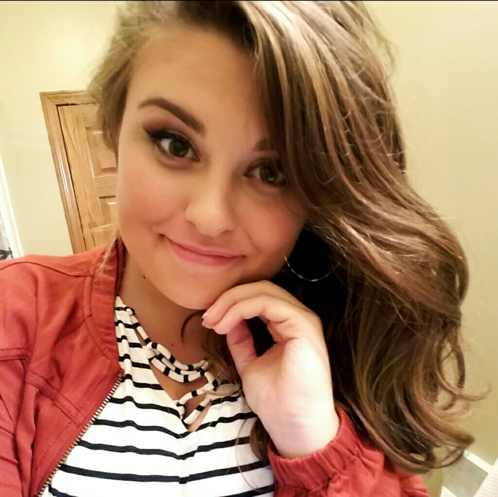 Meet your Posher, Katelyn