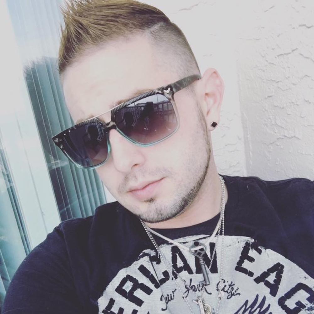 Meet your Posher, Skee