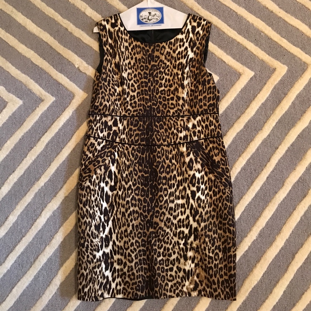TAHARI leopard print sleeveless shift dress